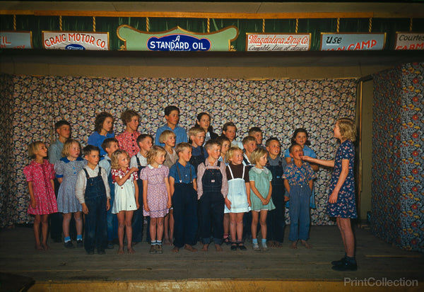 Barefoot Children Sing in Pie Town, 1940 Barefoot Children Sing in Pie Town, 1940