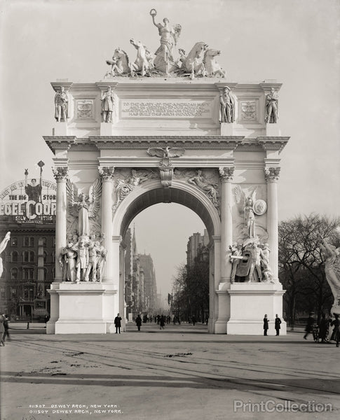 Dewey Arch, New York looking North Dewey Arch, New York looking North