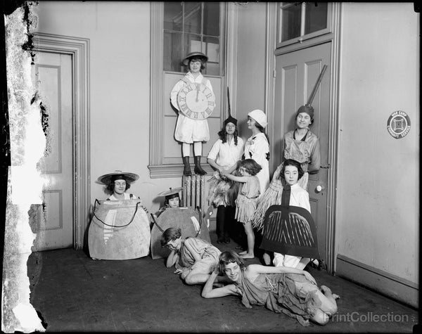 The Kitchen Clock, play backstage The Kitchen Clock, play backstage