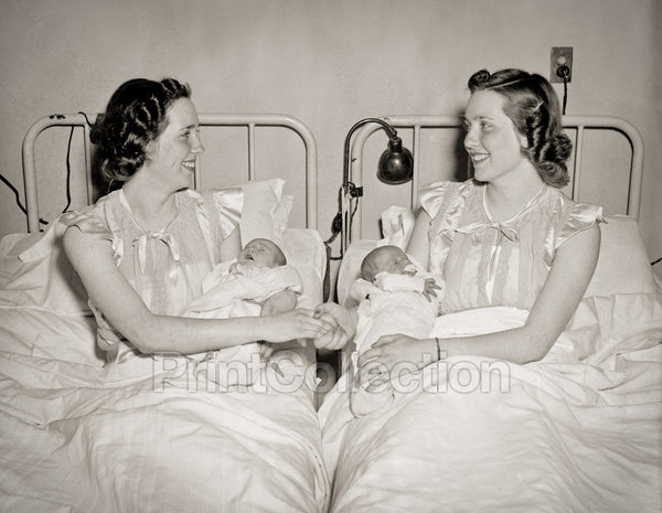 Twins Become Mothers Together for Second Time! Twins Become Mothers Together for Second Time!