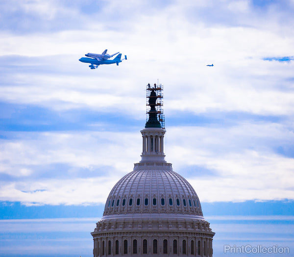 Shuttle Discovery Over the U.S. Capitol